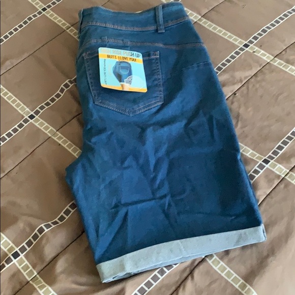 Shorts - Picture 2 of 2